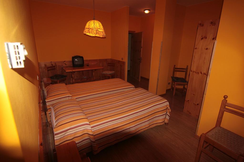 Albergo Trieste Tambre dʼAlpago Cameră foto