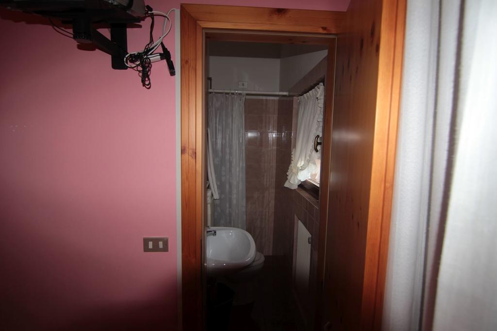 Albergo Trieste Tambre dʼAlpago Cameră foto