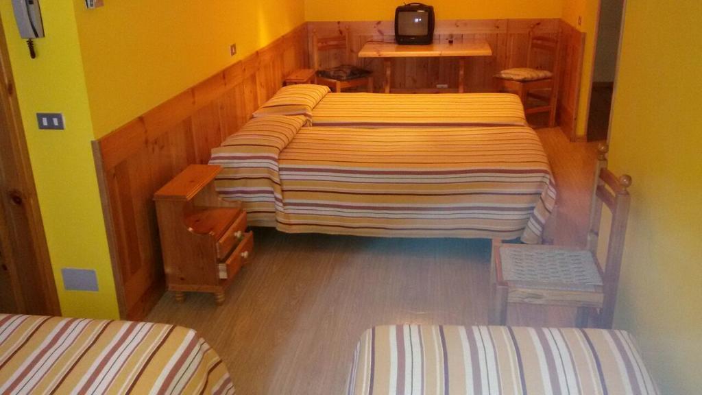 Albergo Trieste Tambre dʼAlpago Cameră foto