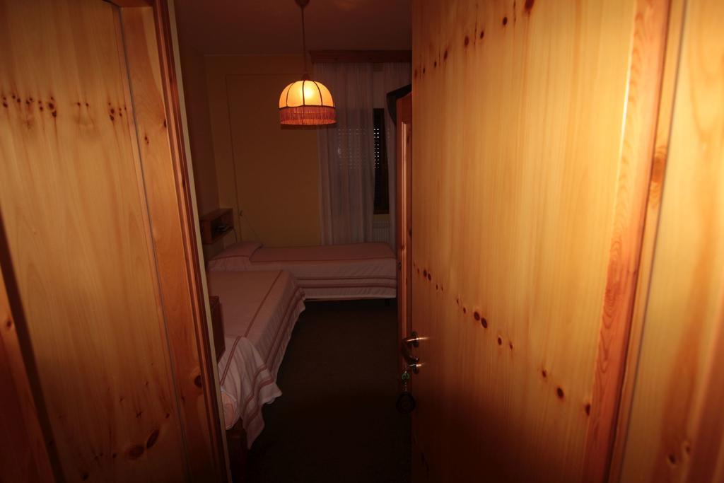 Albergo Trieste Tambre dʼAlpago Cameră foto