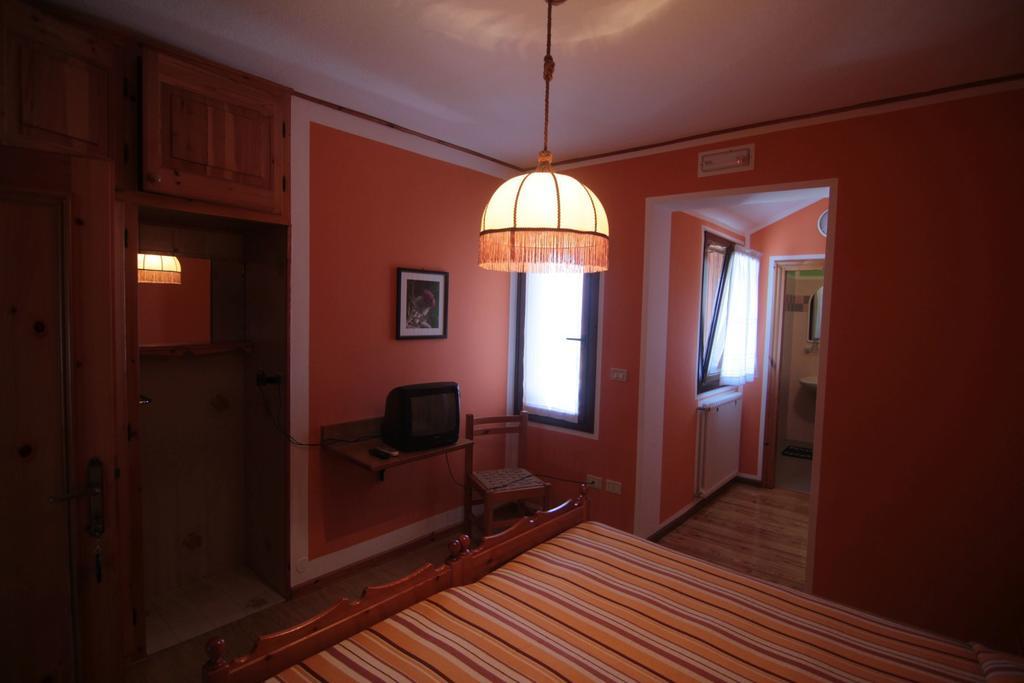Albergo Trieste Tambre dʼAlpago Cameră foto