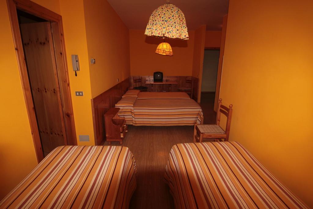 Albergo Trieste Tambre dʼAlpago Cameră foto