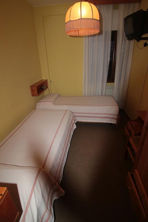 Albergo Trieste Tambre dʼAlpago Cameră foto