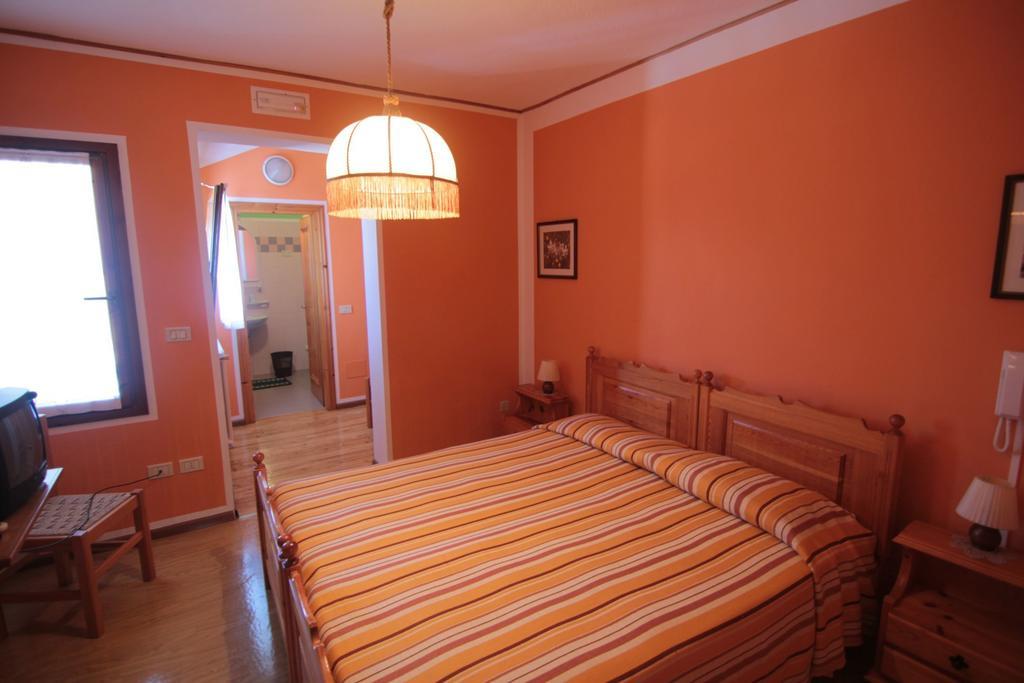 Albergo Trieste Tambre dʼAlpago Cameră foto