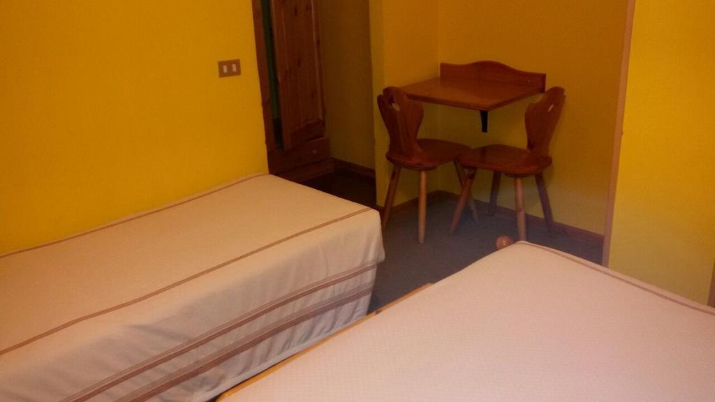 Albergo Trieste Tambre dʼAlpago Cameră foto