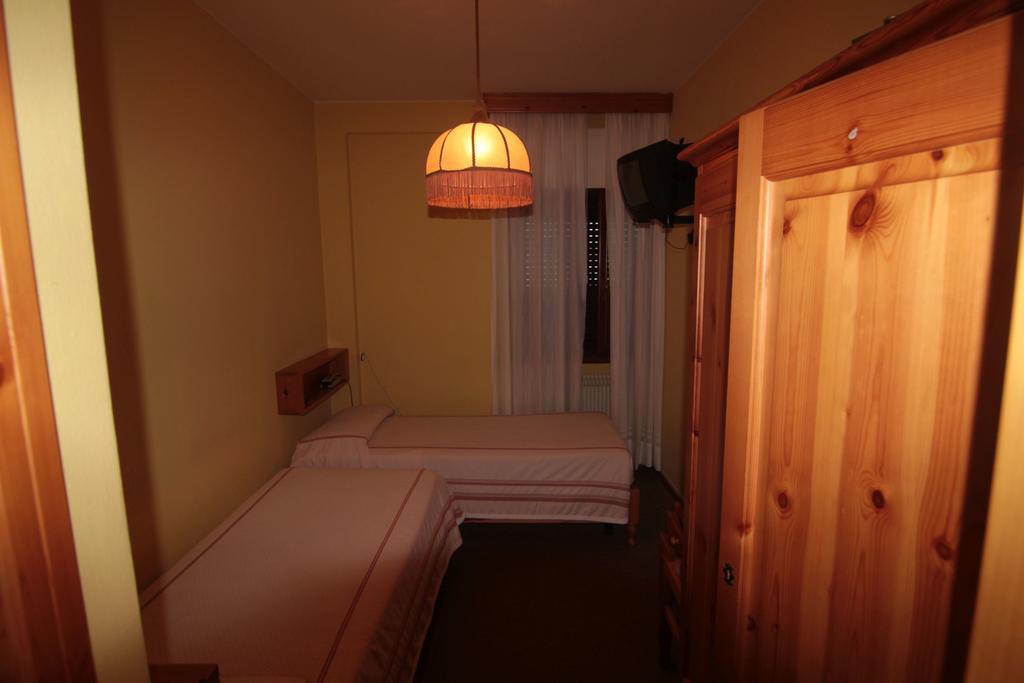 Albergo Trieste Tambre dʼAlpago Cameră foto