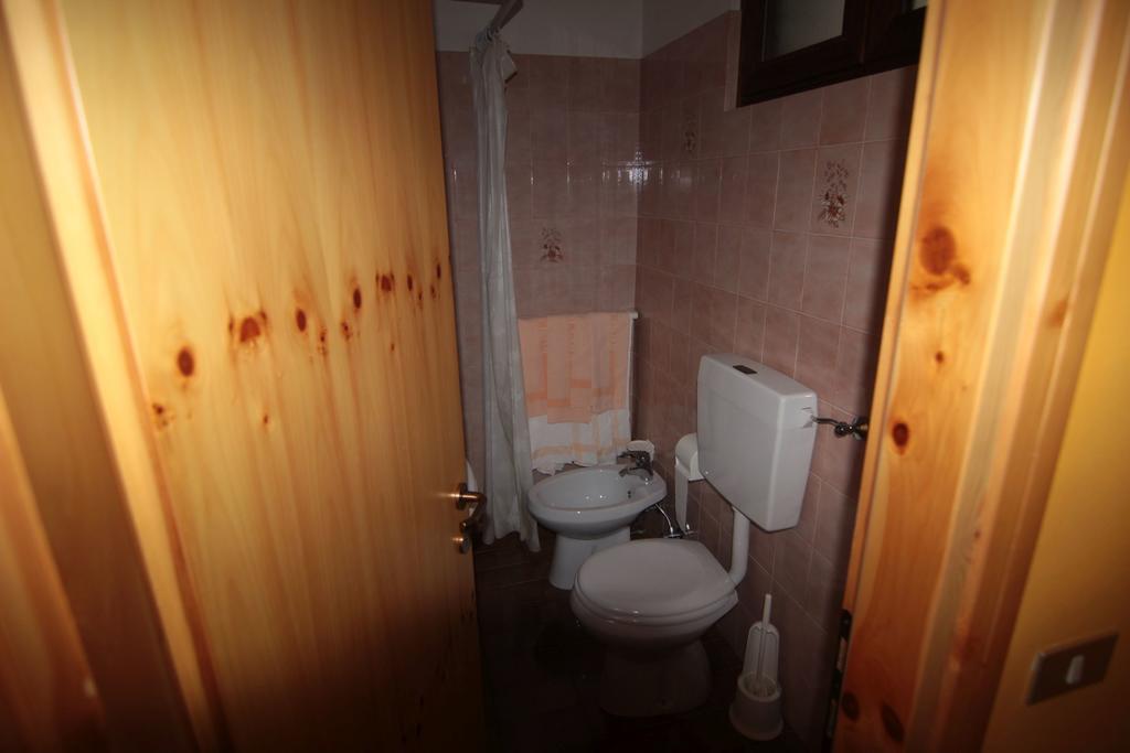 Albergo Trieste Tambre dʼAlpago Cameră foto